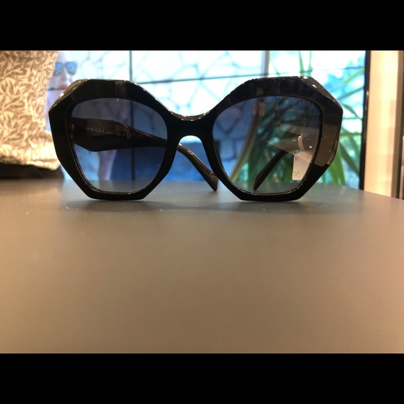🤩🤩🤩prada  sunglasses 😻😻🤑 - Picture 8 of 16